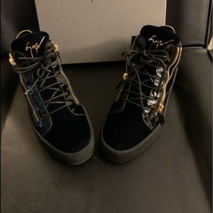 Giuseppe Zanotti  suede/blue, back with gold zipper